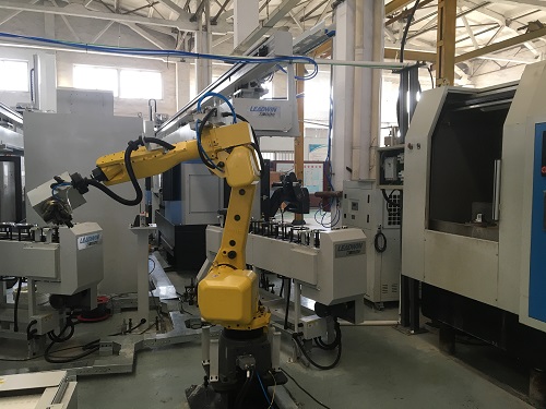 2021年3月為青島某機械制造有限公司-設計制造的0.4米雙工位立式淬火加工中心